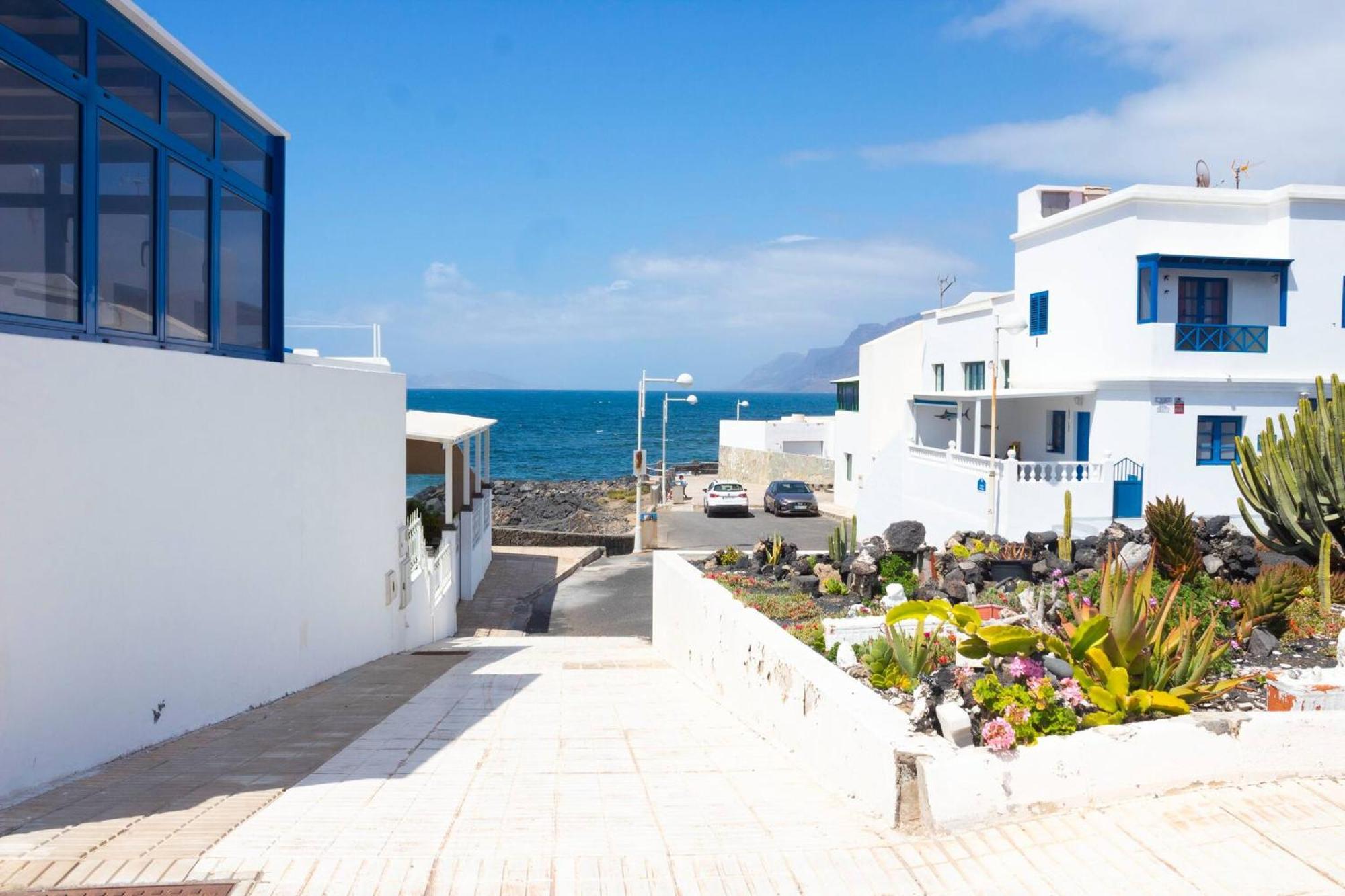 Casa Bianca Caleta De Famara Hotel Exterior photo